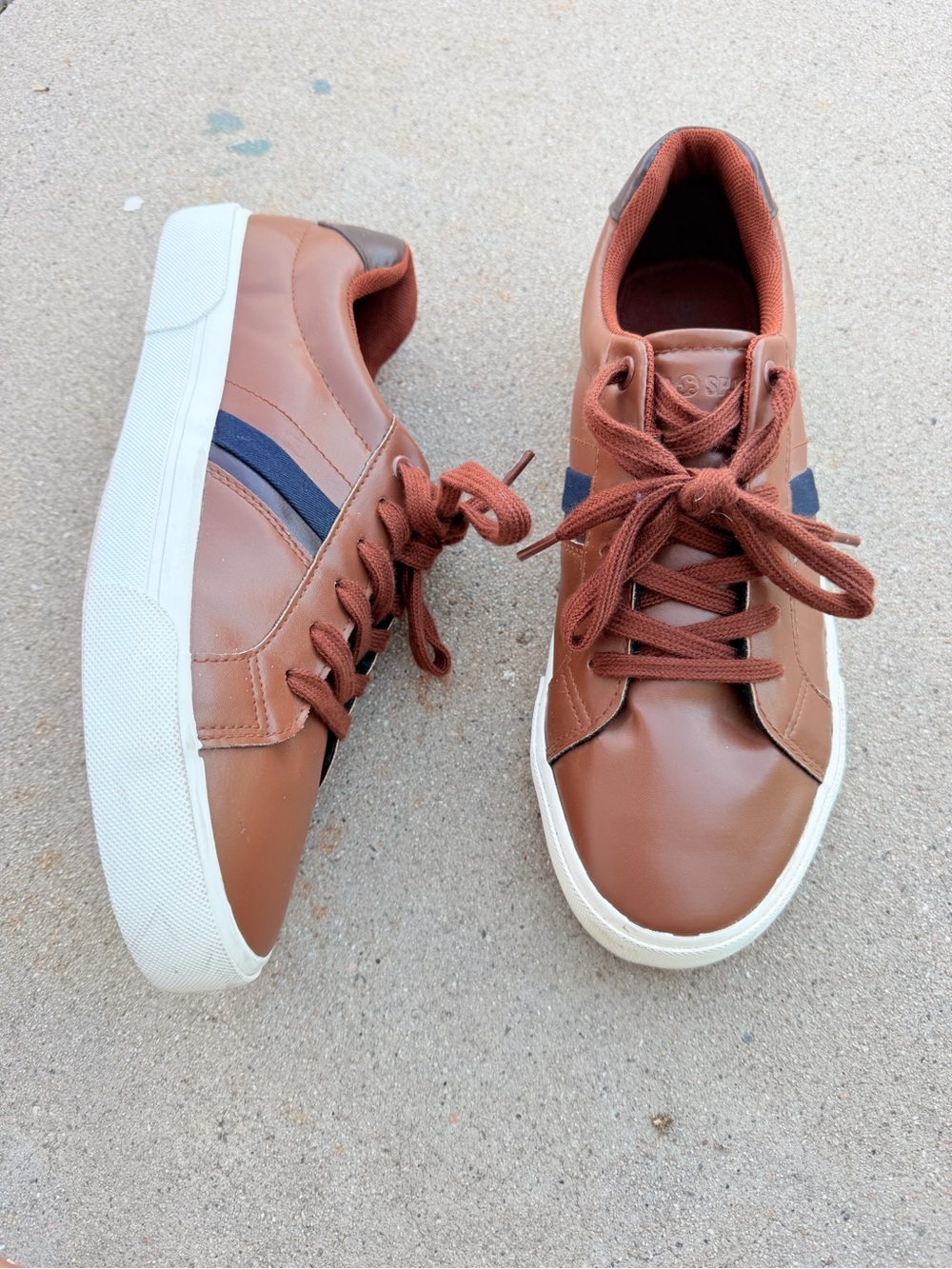 Men's Brown Low-Top Casual Sneakers with Navy Stripe
